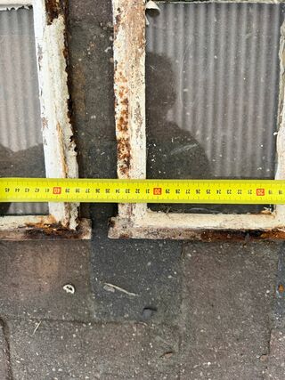 2x Gebogen 4-ruits stalramen, Historisch, wit/roest, 34 cm breed; 45-5